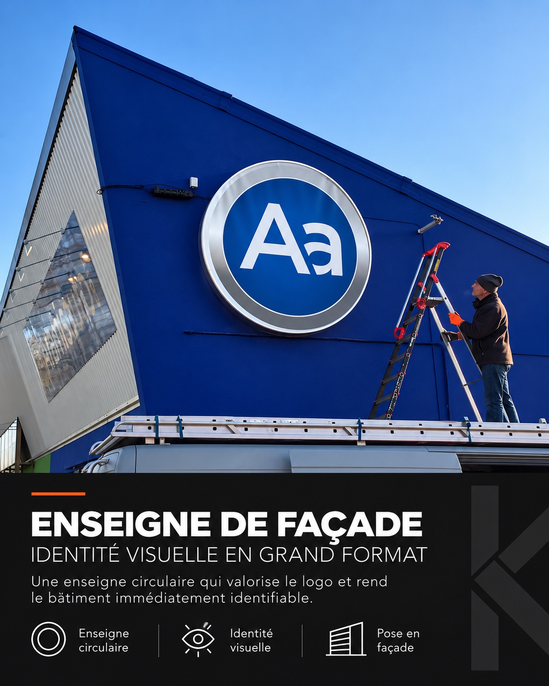 Aa — Enseigne de façade grand format
